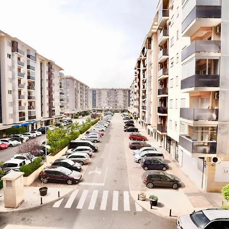 Modern Flat 4 Guests Near Capital Plaza *