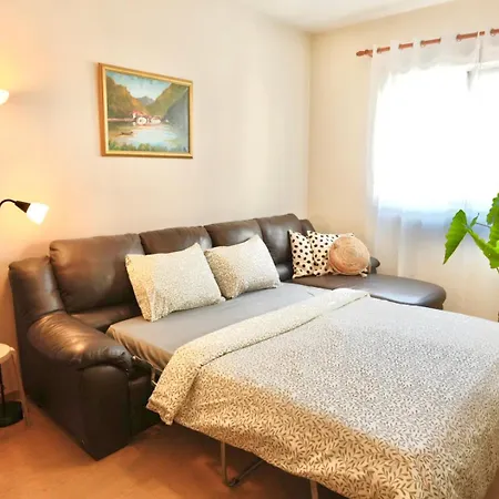 Modern Flat 4 Guests Near Capital Plaza Apartment