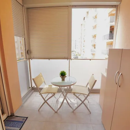 Modern Flat 4 Guests Near Capital Plaza