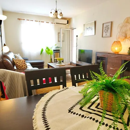 Modern Flat 4 Guests Near Capital Plaza Apartment *